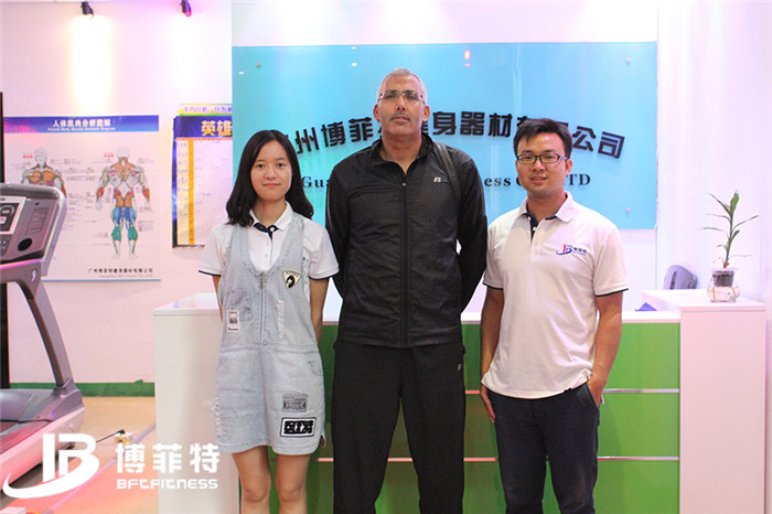 摩洛哥客户来快猫影院入口购买健身房器材，产品囊括有氧系列的跑步机，动感单车，健身车