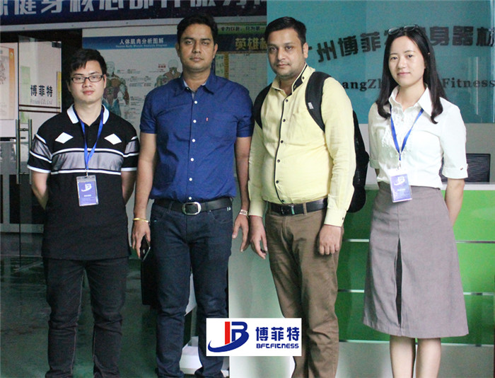 印度客户来快猫影院入口购买健身房器材，产品囊括有氧系列的跑步机，动感单车，健身车