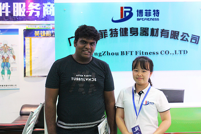 印度客户来中国广州快猫影院入口健身器材有限公司进口健身器材