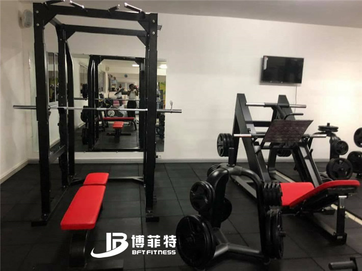 快猫影院入口健身器材