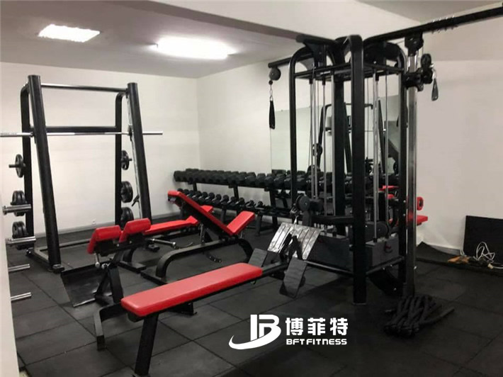 健身房健身器材