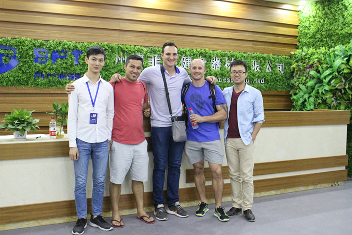 南非客户来中国采购快猫影院入口品牌快猫视频下载免费污污