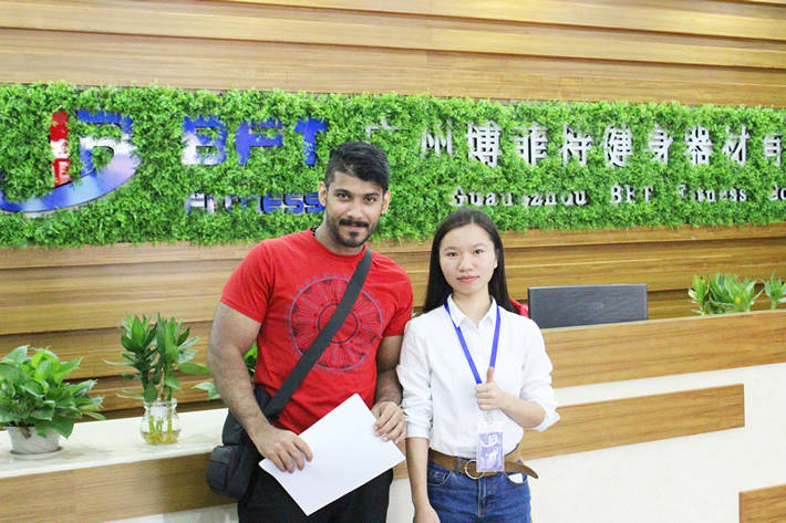 沙特客户进口快猫影院入口健身器材