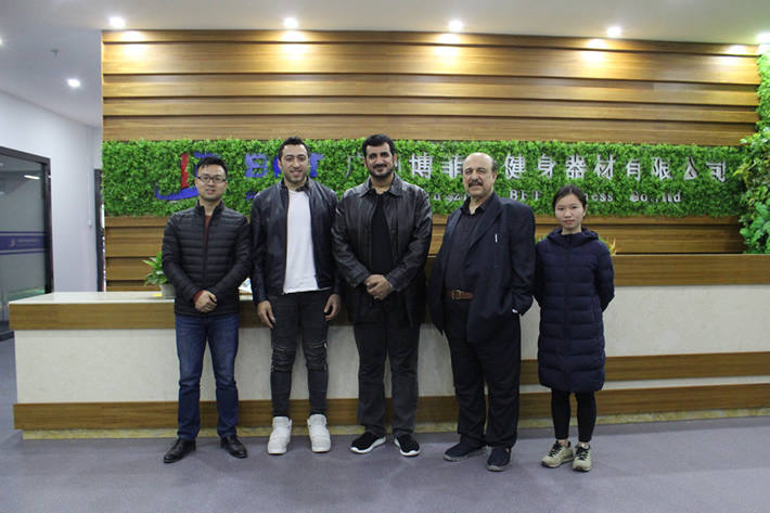 埃及客户来中国采购健身房器材