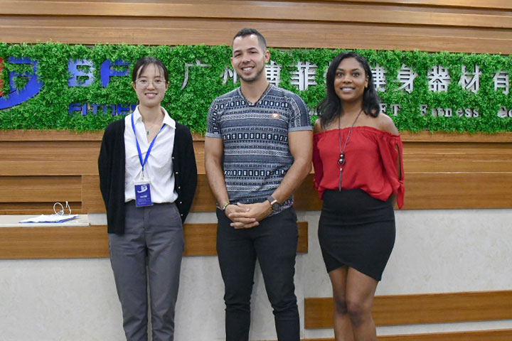 法国客户来中国采购健身器材